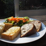 オンザディッシュ - パンのサラダ