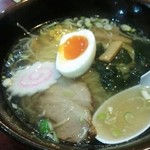 あつまや  - 塩ラーメン450円
      