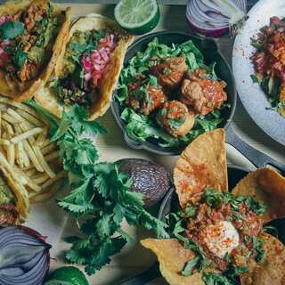 Unstoppable deliciousness◆Street food such as tacos and taco rice