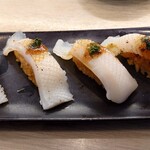 九州寿司 寿司虎 Aburi Sushi TORA - 炙り真いか330円（2貫）