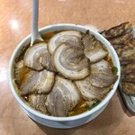 天理スタミナラーメン - チャーシュー入りスタミナラーメンfeat餃子