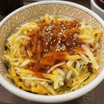 すき家 - ヤンニョムチーズ牛丼（期間限定）