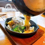 Kaitosakanatorobatanobambi - 季節野菜の焦がしチーズがけ