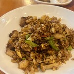 彩雲瑞 - 自家製干し肉と小エビのピリ辛炒飯