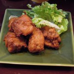 酒肴商店 アジト - 鶏のから揚げ(大きい！)