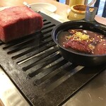 蒲田焼肉東京BeeN - ドカっと肉が！アヒージョ風のレバ