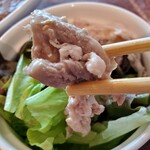 ひこま豚食堂＆精肉店 Boodeli - 豚しゃぶとレタスのサラダ（ゴマドレ）