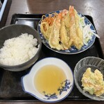 久万代食堂 - 天ぷら定食 税込900円（R5.12時点）