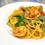 Spaghetti with shrimp and kujo leeks in tomato sauce