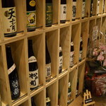 Kura Misoraya - 著名、知られざる銘酒がたくさんあるらしいっすよ。一升瓶は空ボトルでした。これから入れ替えられるのかな？