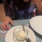 Piazu - 息子っち、ナン2枚＋αを平らげ大人のカレーを平らげ、アイスを食い、まだ食える！と言ってた。「また来ようね〜」と嗜めたが。