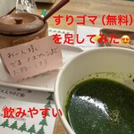阿佐ケ谷青汁スタンド - すりゴマを入れた方が飲みやすい（美味しいとは書きません☆）スプーン1杯まで無料なので足しましょう♪