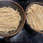 つけ麺 ながおか - 左が並220g 右が大420g