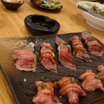Koshitsu Izakaya Kiwamiya - 和牛＆牛タンの炙り肉寿司