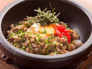 Izakaba Yura - 卵のコクと甘辛味が口の中に広がる　『石焼き　鶏そぼろ飯』