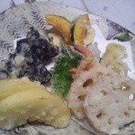 大平寿司 - 天婦羅…林檎、バナナ、蓮根、いくら、カボチャ、海老、シソ