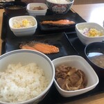 Yoshinoya - 焼魚牛小鉢定食