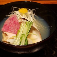 汐見 - ◆そばがき椀
                    
                    ・千葉県産地ハマグリで出汁をとったもの。
                    
                    