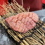 お肉一枚売りの焼肉店 焼肉とどろき - 名物厚切りタン