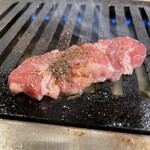 お肉一枚売りの焼肉店 焼肉とどろき - タン・ナカオチ