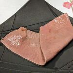 北新地しゃぶしゃぶすき焼き きらく - 極上霜降り牛タン(コース料理 翡翠~かわせみ~コース)