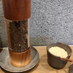 RAMEN VILLAGE CAFE - 料理写真:卓上（コショー、塩）