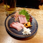 居酒屋ふる里 - 天然ぶり刺 480円