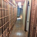 北新地しゃぶしゃぶすき焼き きらく - 店内通路