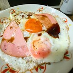 有限会社桝屋酒店   - 目玉焼き