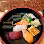 Sushidokoro Sushiken - まぐろ、サーモン、タイ、エビ、サワラ、かんぴょう巻き、玉子