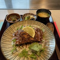 和くら - ステーキ丼　４９５０円