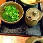 釜揚げうどん専門店もと - 薬味