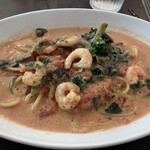 イタリアン　キッチン　グリュック - ◉ Ｂランチ　1,350円（税込）
      　小海老とほうれん草のトマトクリームソース