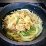 セルフうどんべつばら - 料理写真:かけうどん（中）＋かき揚げ