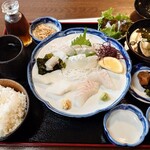 243679742 - 刺身定食2,200円税込　ヒラメ、ヒラメ縁側、イカ、鯛