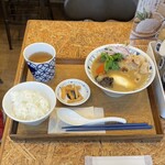 Gochiton - グリーンカレー豚汁定食