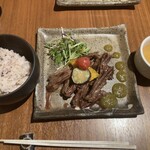 鉄板焼と野菜へいきゅう - 牛ハラミ・1.5人前(2,000円)