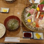 Isomaru Suisan - ご飯セットと大漁盛り