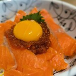Minori Ando Kafe - 鮭親子丼