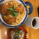 Dondon Tei - サービスカツ丼