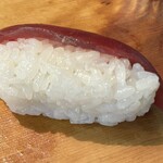 Shinzushi - シャリが大きめ。ネタは決して小さくありません。