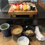 真寿司 - これで1000円。