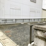 創作料理Ryota  - 駐車場は切り返しが厳しい