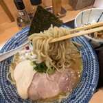 麺屋 尽の絃 - 濃厚鶏白湯醤油ラーメン麺リフト