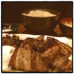 ぼうず - 備長炭で炙った秋田のブランド豚桃豚。
            塩麹で柔らかくジューシーに！
            わぁー！ウマイ‼︎