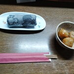 味の蔵どんつく - お通しの肉団子の甘酢あんかけ