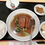 徳記 - 豚肉の角煮と芽菜煮込み790円