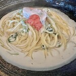 フェリーチェ バジル - サーモンとほうれん草明太子のクリームパスタ