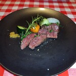 OSTERIA NAKANO - 牛ハラミの直火焼き　普段はレアは好きじゃないけど、コレハ美味しかったです