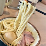 大勝軒 てつ - 麺リフトアップ　iPhone15 Pro メインカメラ